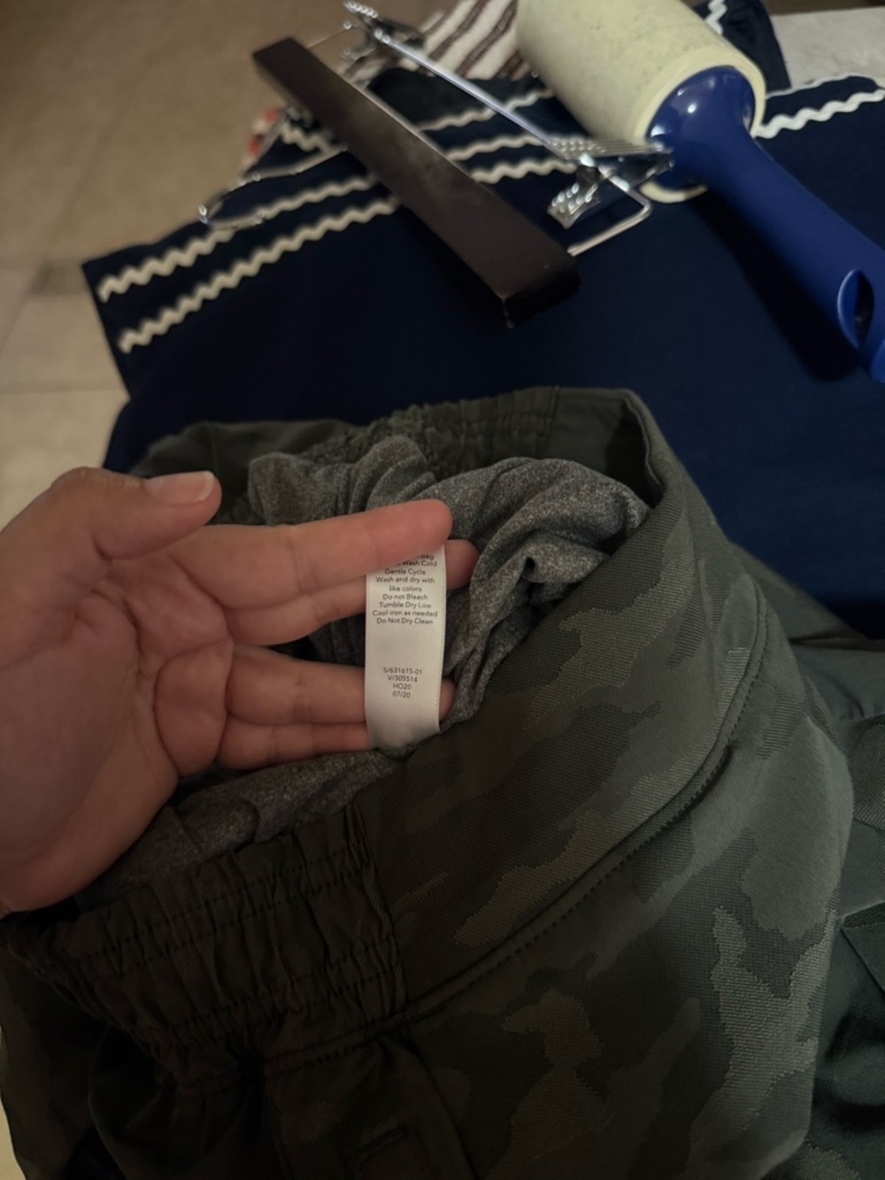 ATHLETA BROOKLYN CAMO LINED JOGGER - Picture 9 of 10